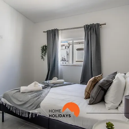 #163 Dr José Silva 17 By Holidays